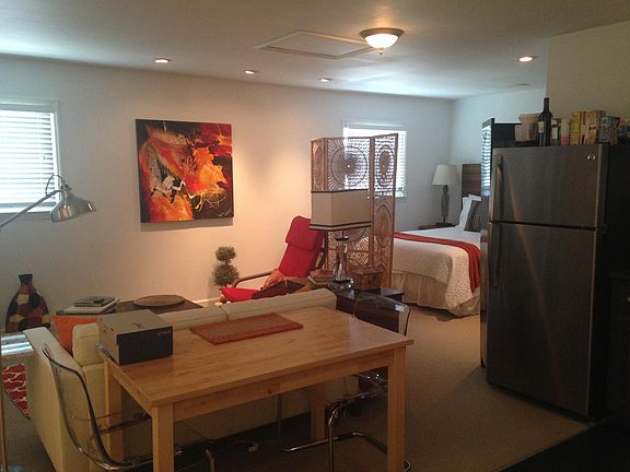Garage Studio apt
