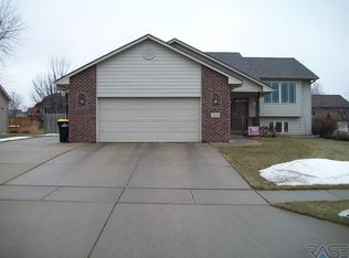 3416 S Sundrop Ave, Sioux Falls, SD 57110