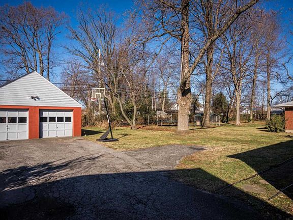4th image of 2115 Bashford Manor Ln