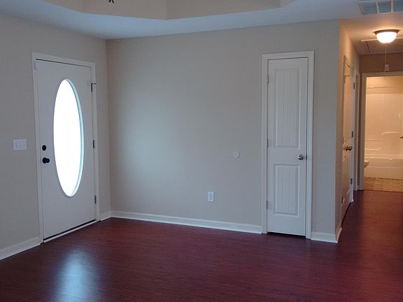 4th image of 618 Lismore Dr