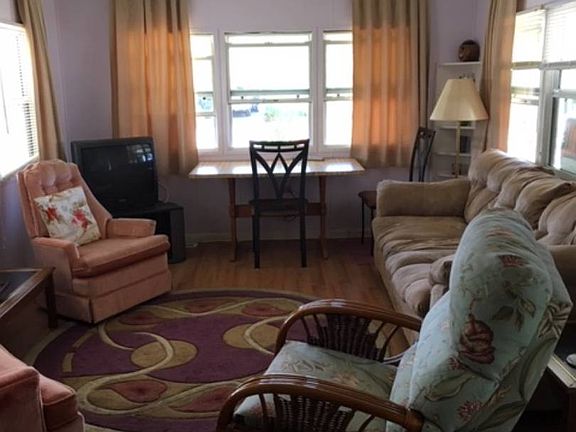 3rd image of 49 Temple Cir