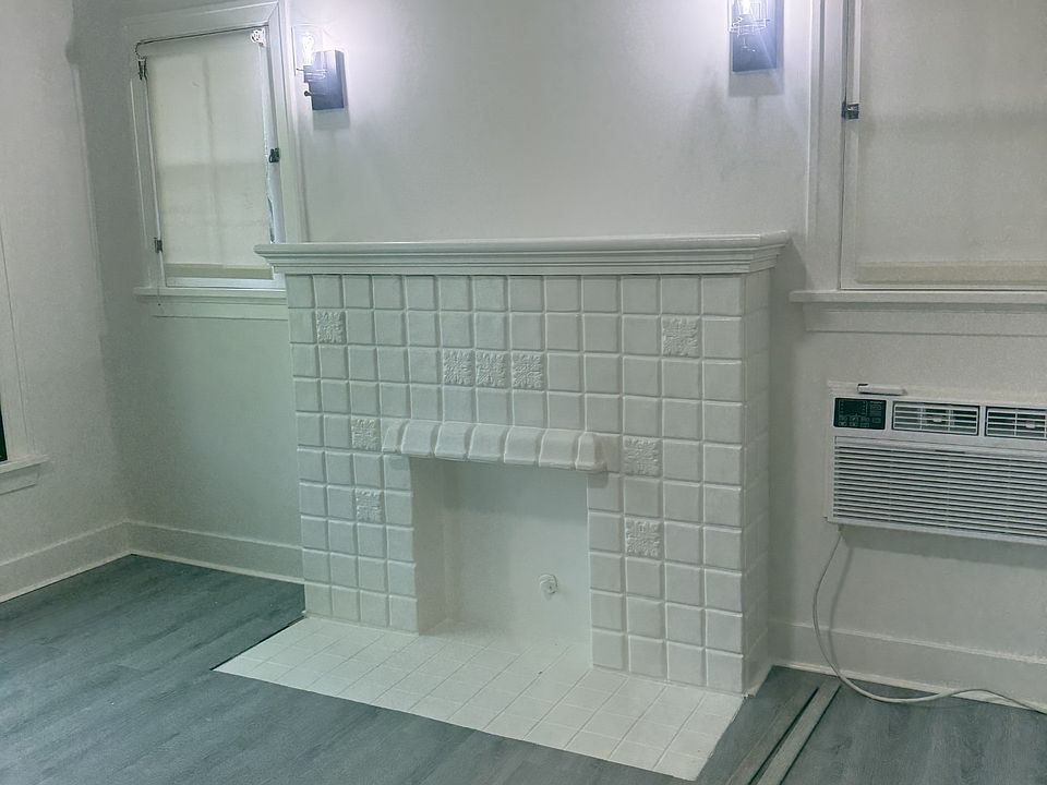 2nd image of 6708 Willoughby Ave #859