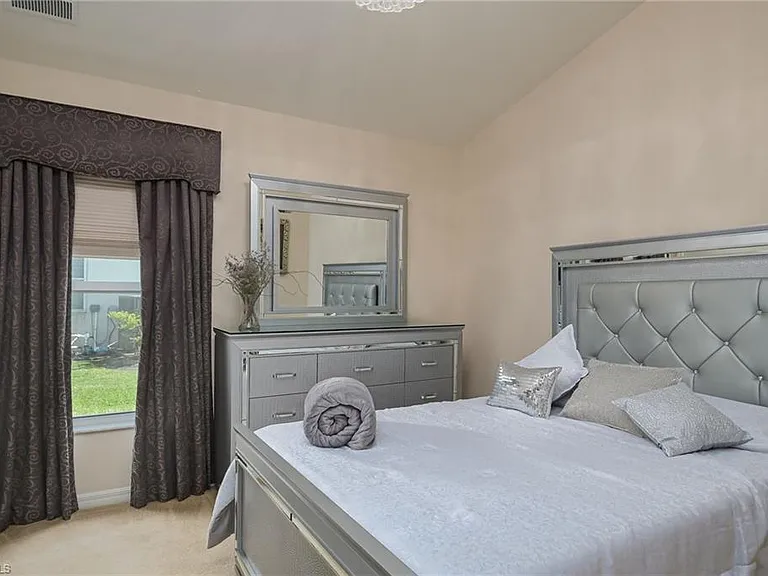 2250 Grove Dr — Photo 24