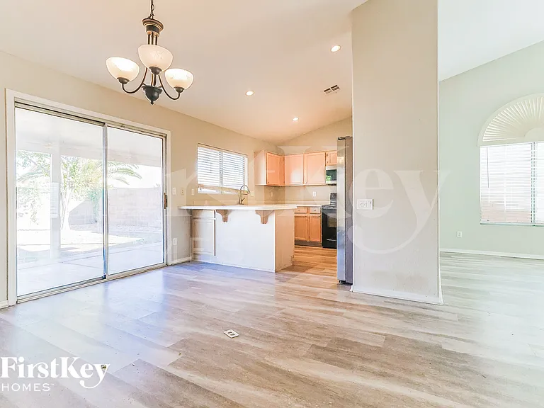 1380 W Gary Dr — Photo 5