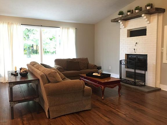 4th image of 8025 Herrington Ave NE