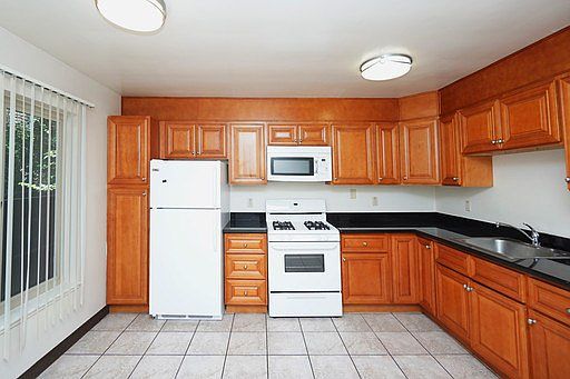 4th image of 2732 Benvenue Ave APT 3
