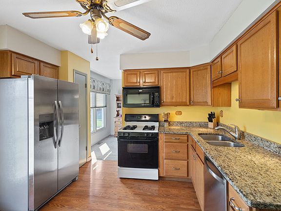 4th image of 927 Saginaw Ct