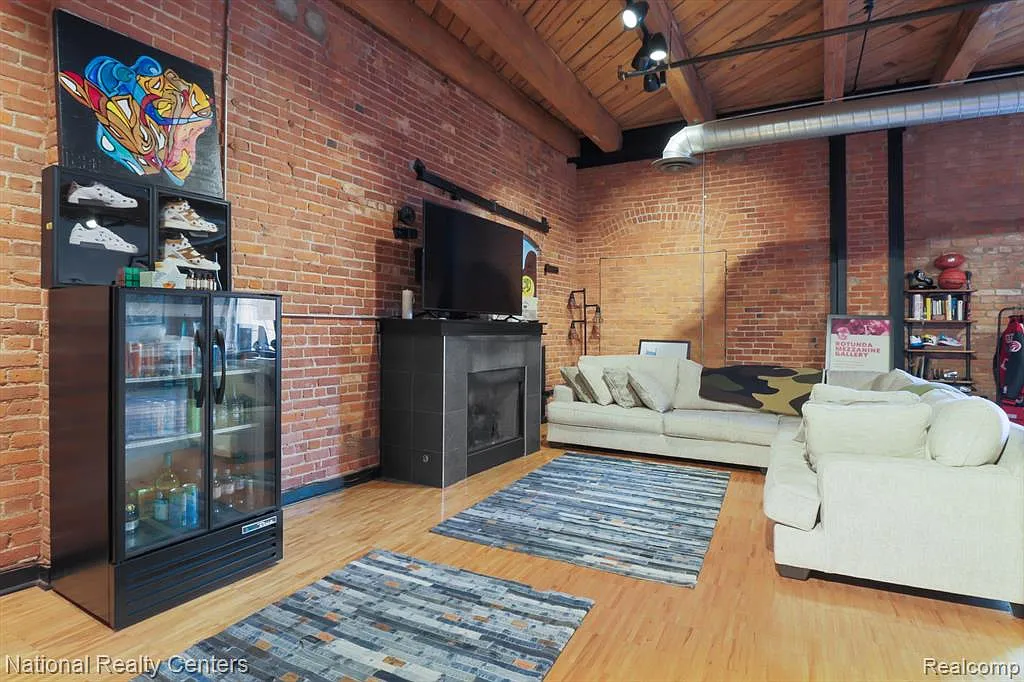 2 bed, 2.5 bath, 2094 sqft, $3,500 — Photo 4