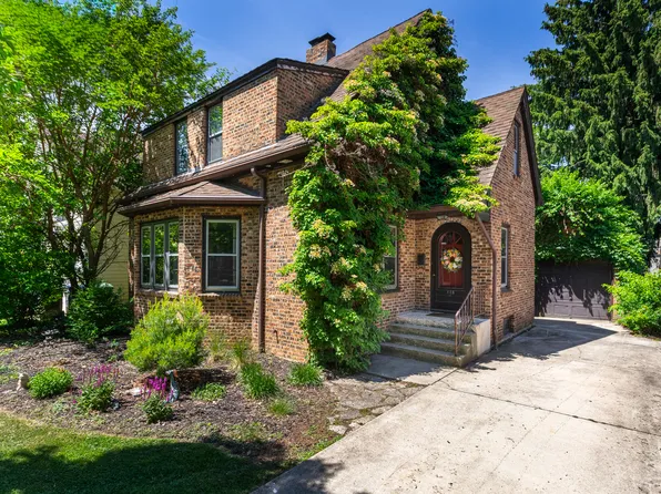 815 N Eagle St, Naperville, IL 60563