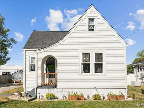 511 S Vine St, O'Fallon, IL 62269