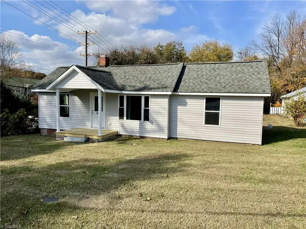 300 W Springfield Rd, High Point, NC 27263