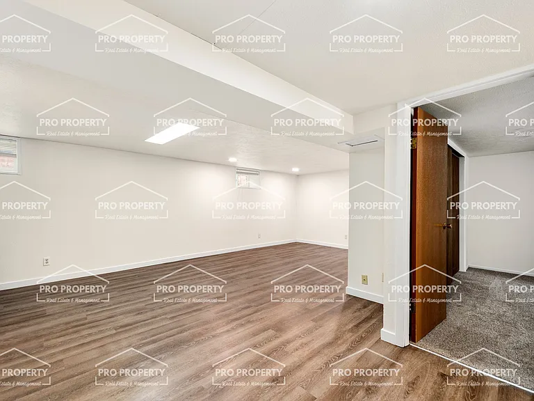 442 E 13th St #B — Photo 9