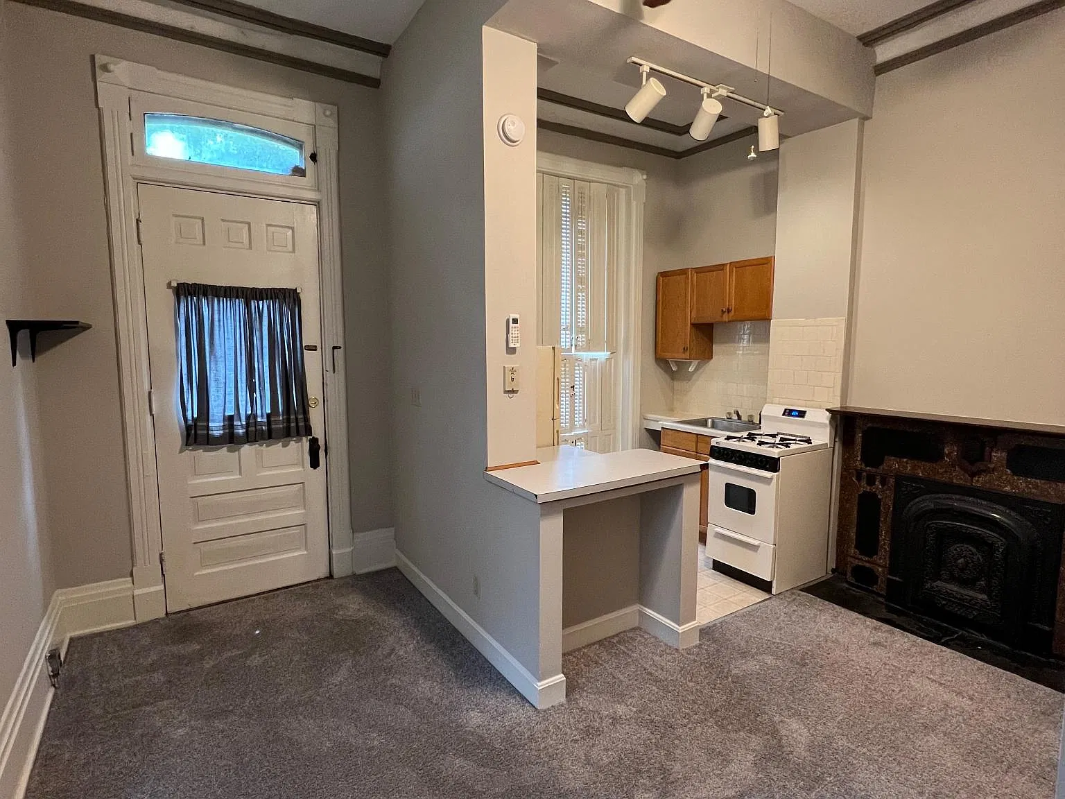 114 Parker St — Photo 3
