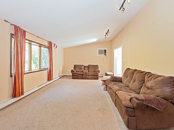 4th image of 8 Fowler Ave