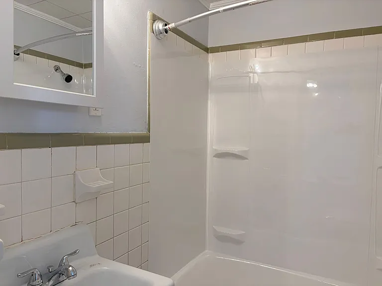 601 W Haralson St — Photo 11