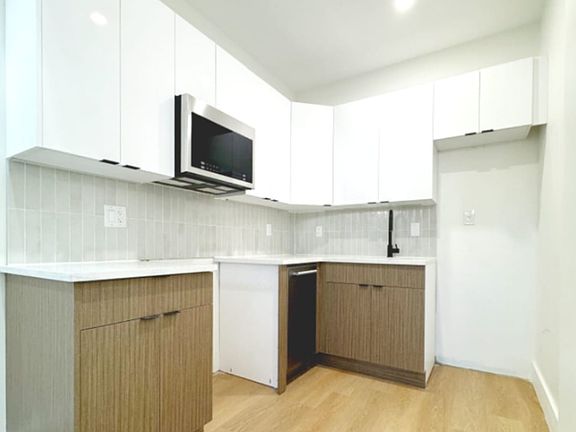 2nd image of 689 Mac Donough St #1A