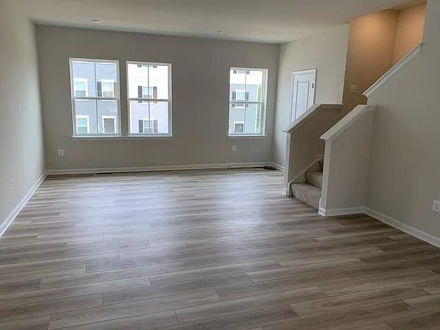 3 bed, 2.5 bath, 1701 sqft, $2,150 — Photo 3