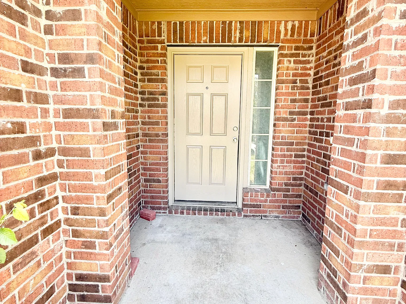 4 bed, 1970 sqft, $1,950 — Photo 2