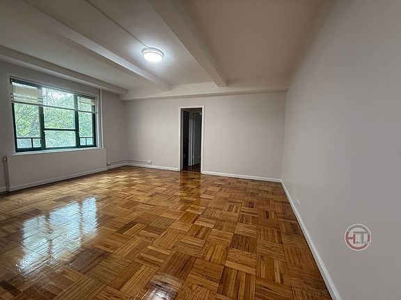3rd image of 1596 Unionport Rd APT 6E