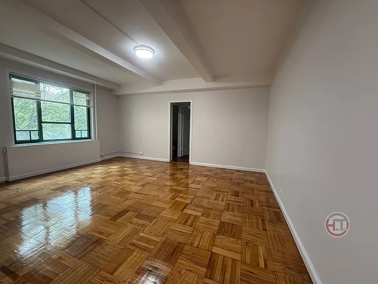 1596 Unionport Rd #6E — Photo 3