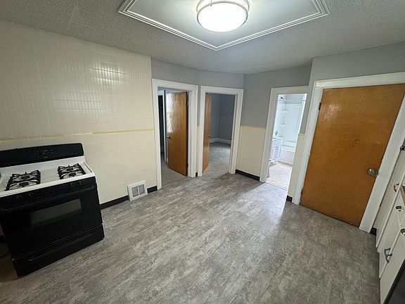 3rd image of 237 Barton St Unit 1