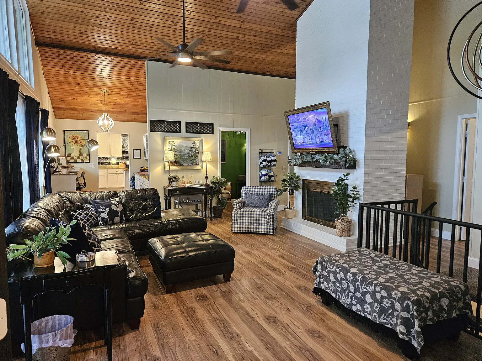 6 bed, 3300 sqft, $6,500 — Photo 3
