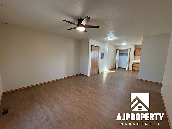 4th image of 925 S Newcomb Ave APT 14