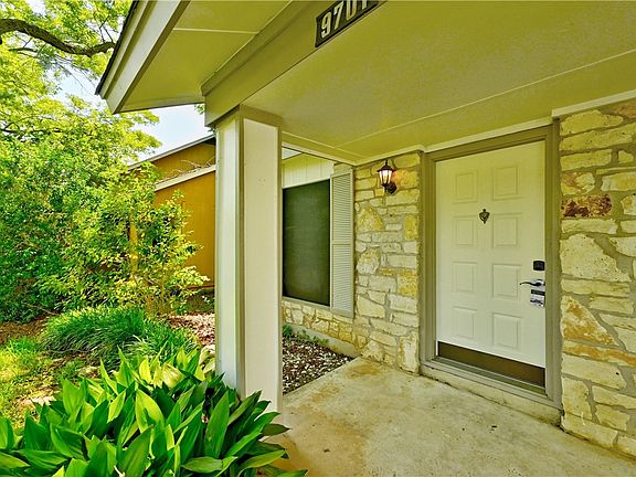 3rd image of 9701 Meadowheath Dr