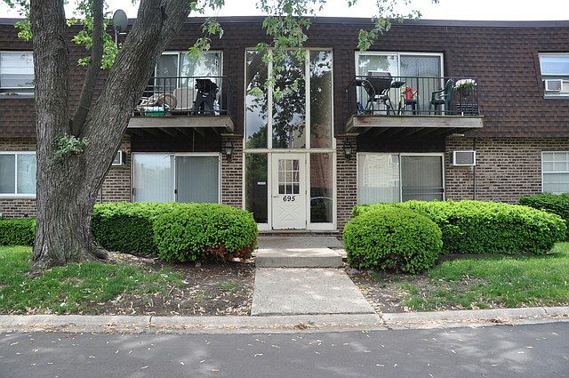 1st image of 695 Grove Dr APT 106