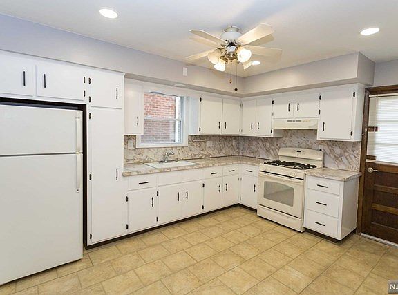 4th image of 47 Jannarone St #1