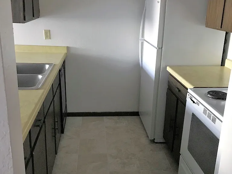 415 S Wasson Ln #G4 — Photo 3