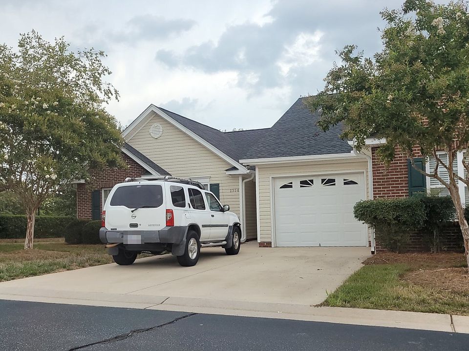 2nd image of 1358 Crosswinds Dr