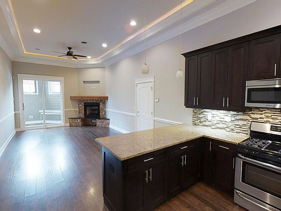 2nd image of 2906 W Belmont Ave #2906