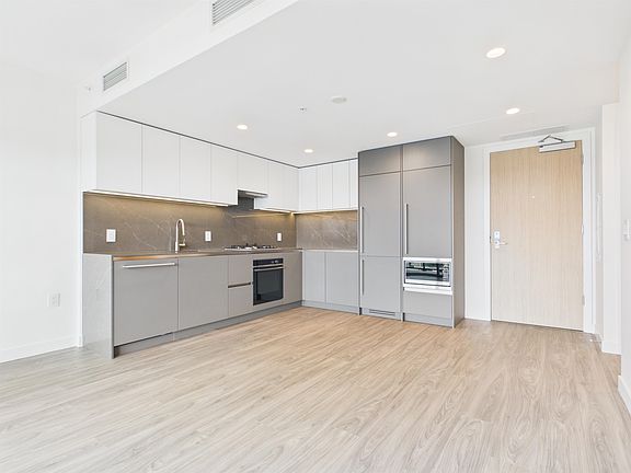 3rd image of 2135 Springer Ave #2907