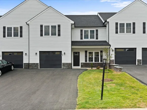 22 Ashwood Ln, Staunton, VA 24401