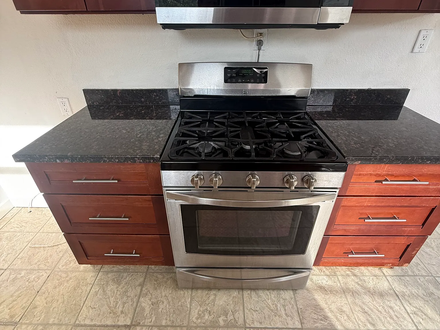 2 bed, 980 sqft, $1,800 — Photo 2