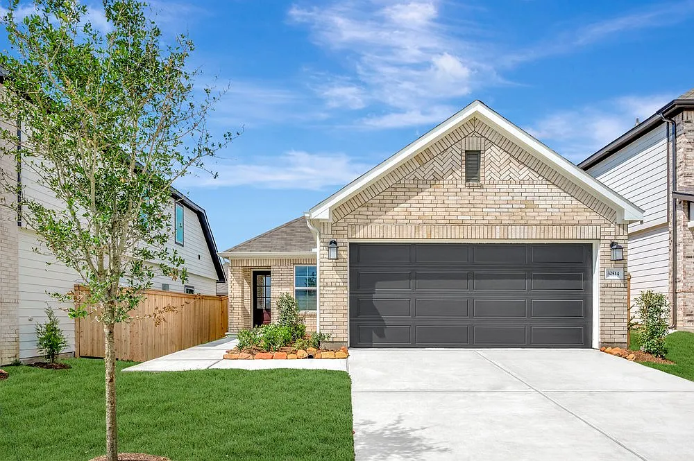 3 bed, 1330 sqft, $900 — Photo 1