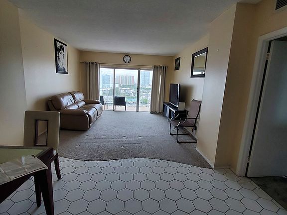 4th image of 500 Bayview Dr APT 1225