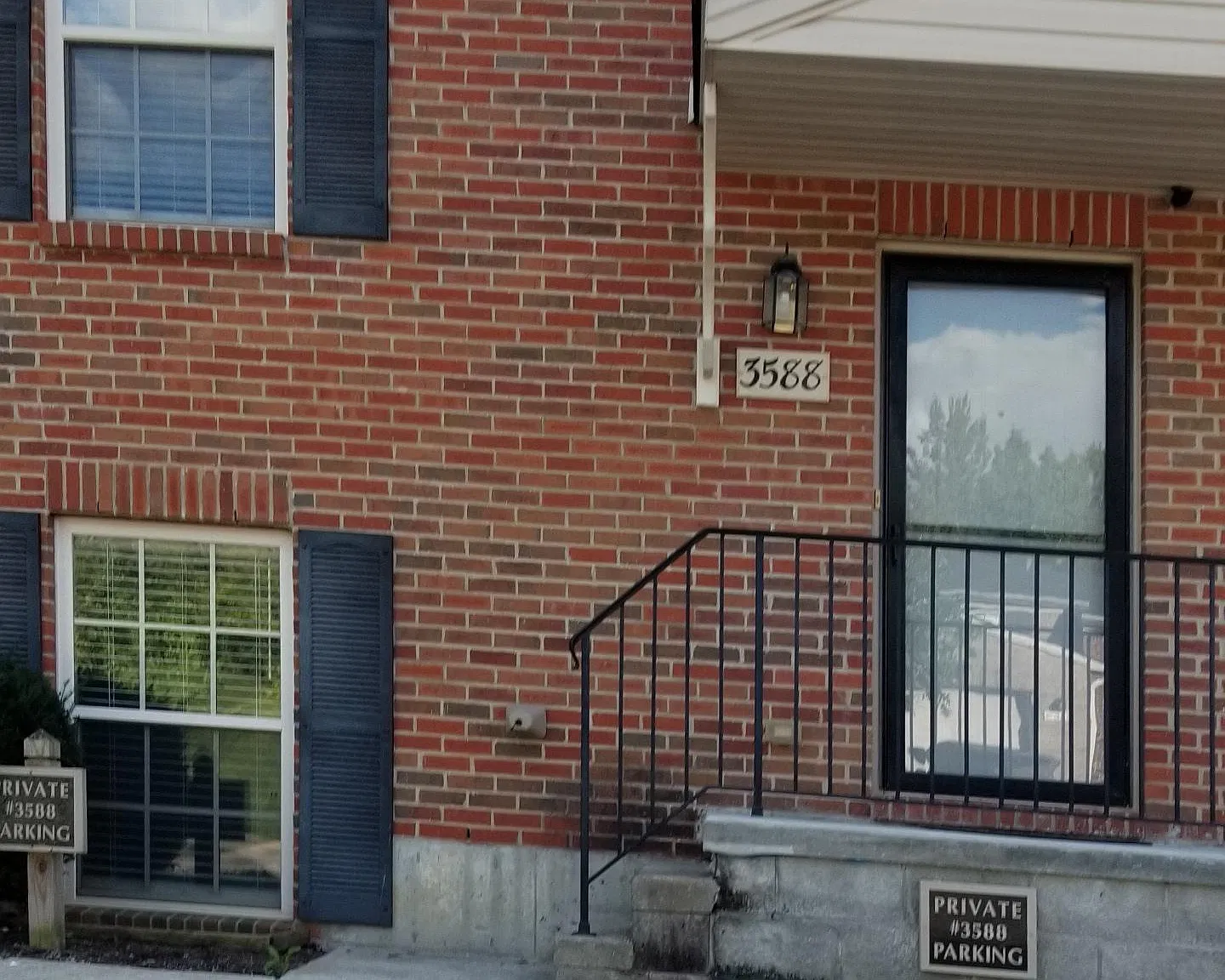 2 bed, 1050 sqft, $1,550 — Photo 1