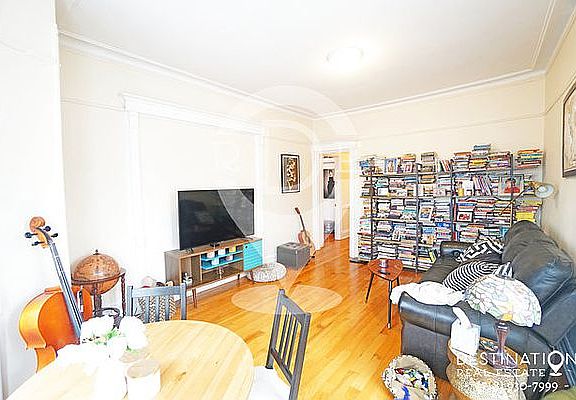 4th image of 272 6th Ave APT 4L