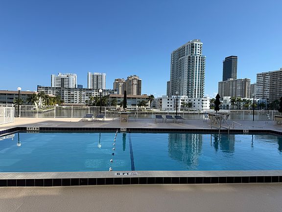 3rd image of 111 Golden Isles Dr APT D10