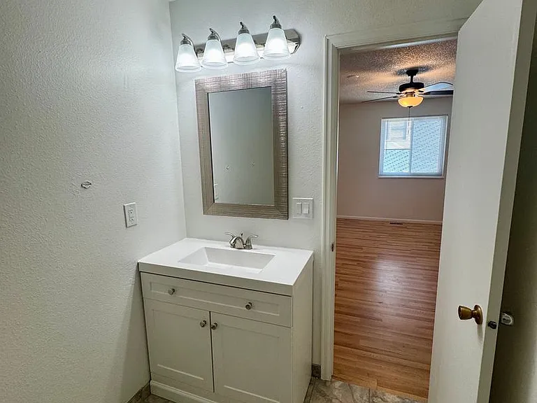 2640 Hearthwood Ln — Photo 21