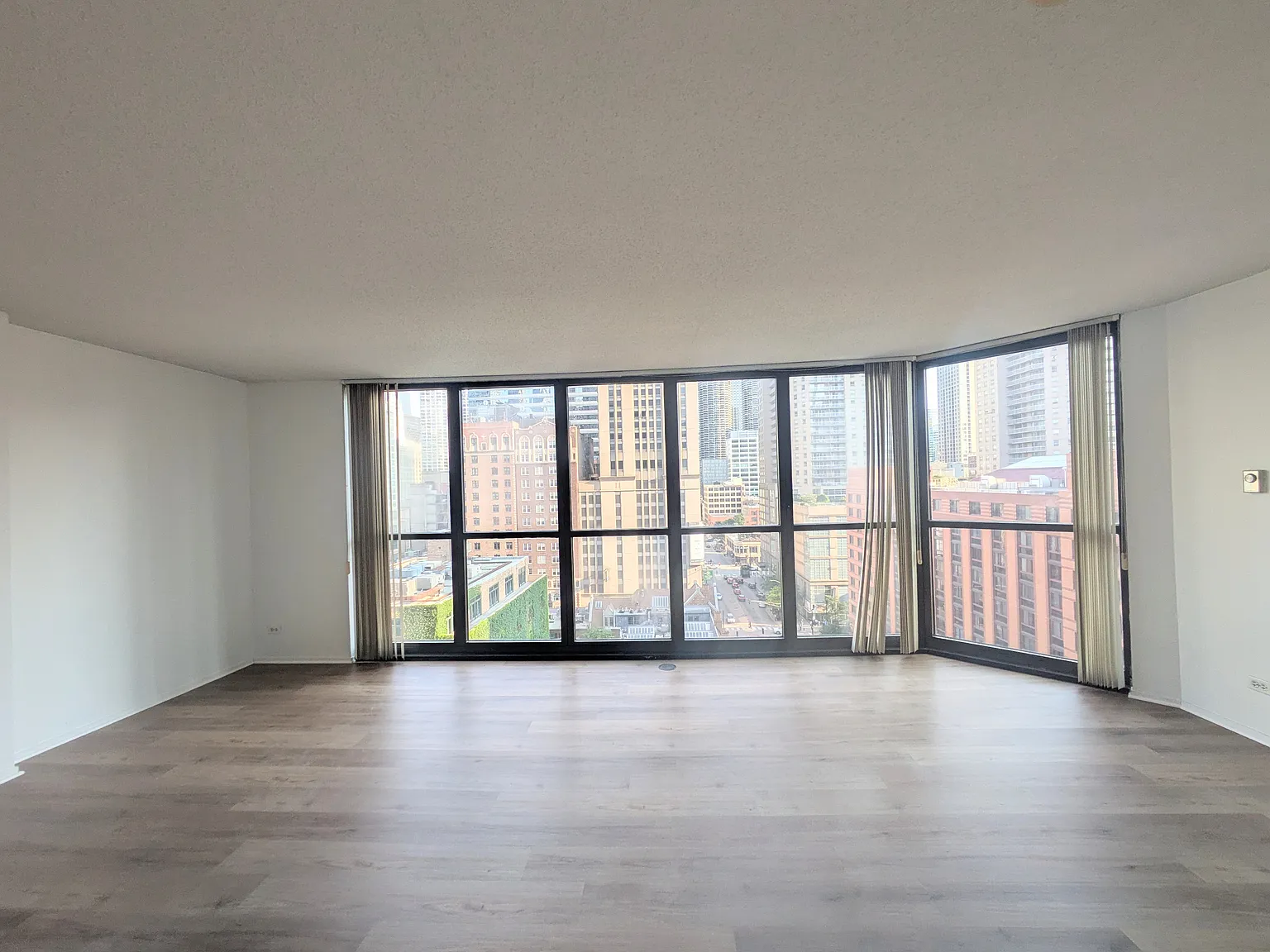1 bed, 995 sqft, $2,500 — Photo 2