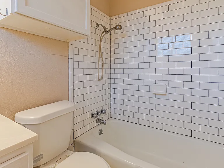 709 Royal Crest Dr — Photo 14