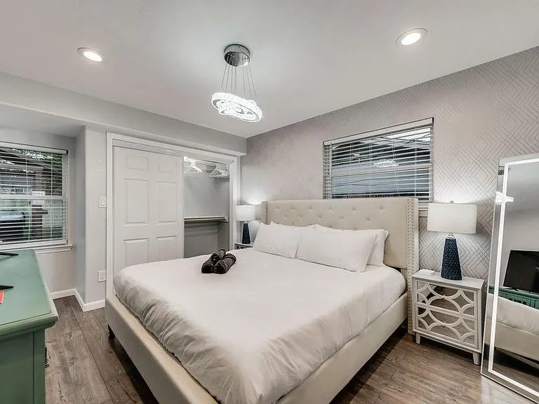 1203 Andrews St — Photo 13