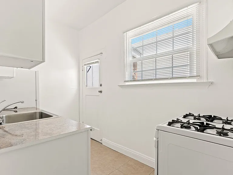 514 W Macarthur Blvd #3 — Photo 13