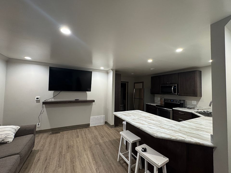 1st image of 1509 12th St W #1509