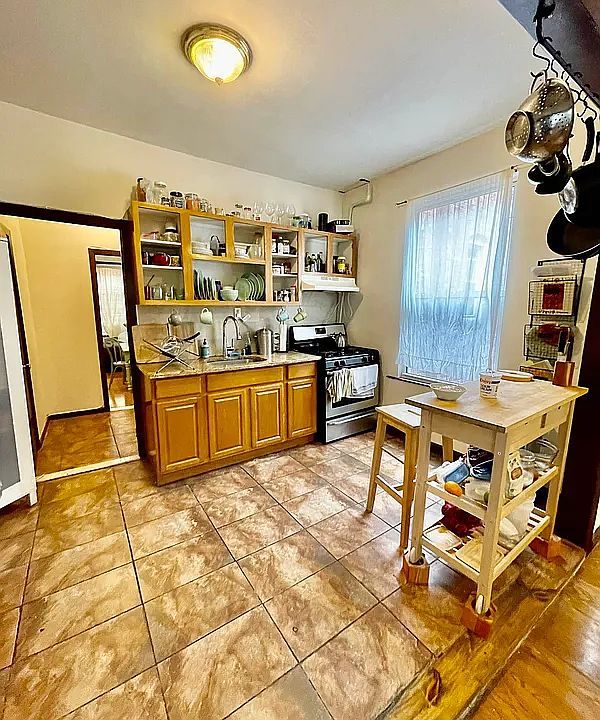 1st image of 593 Flatbush Ave #1