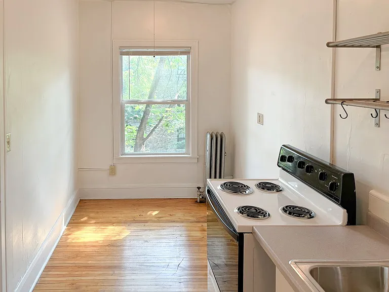 Oakview Apartments — Photo 10