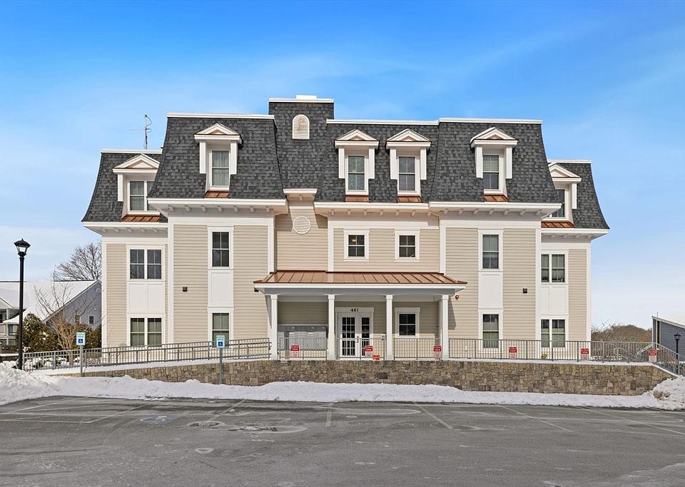 1st image of 441 Essex St Unit 302